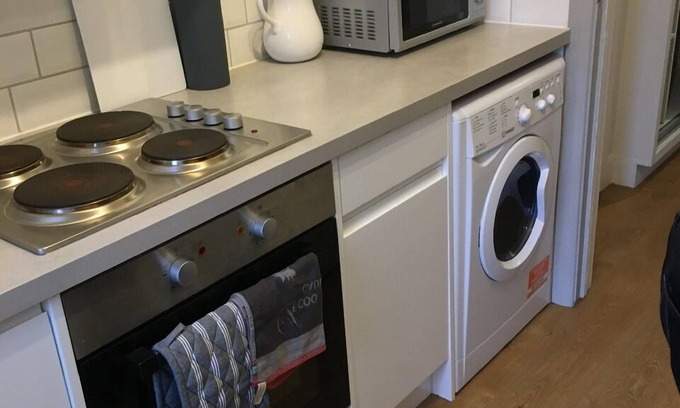West Molesey House | Stunning studio apartment