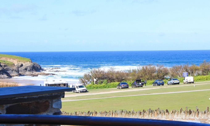Treyarnon House | Stunning three-storey beach house overlooking the beautiful Treyarnon Bay.