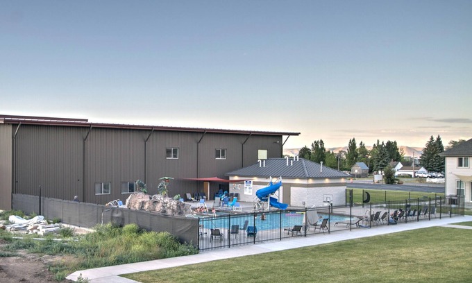 Garden City House | Stunning Townhome 23 at Waterdance-Indoor/Outdoor Pool & Rec Center, Sleeps 16!