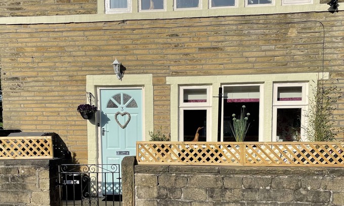 Honley Cottage | Stunning Two Bedroom Cottage in Honley