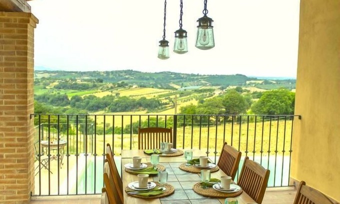 Schifanoia Villa | Stunning Umbrian Farmhouse and infinity pool with views of the valley D'orza