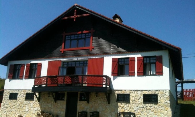 Sirnea Ski Chalet | Stunning views, cozy setting, nature, pet friendly