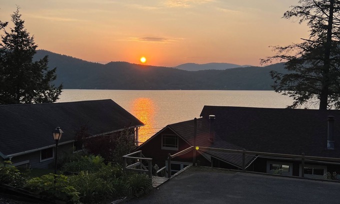 Town of Putnam Apartment | Stunning views from this quiet northern end of Lake George carriage house
