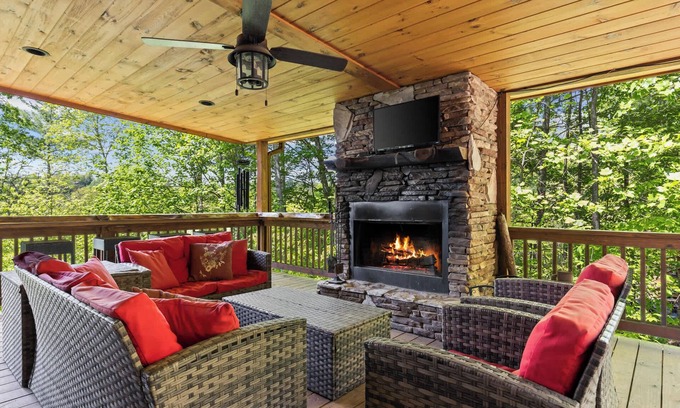 My Mountain House | Stunning Views~Hot Tub~Foosball~Grill~Dog Friendly