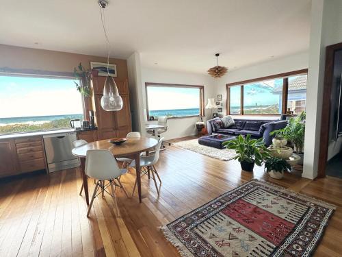 Houghton Bay House | Stunning Views Ocean-front