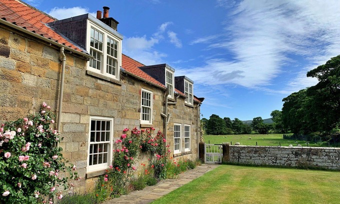 Carlton-in-Cleveland House | Stunning villa for 4 guests with WIFI, TV, terrace and parking