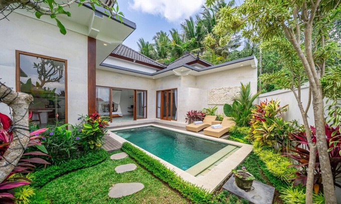 Penestanan House | Stunning villa, excellent location, private, pool!