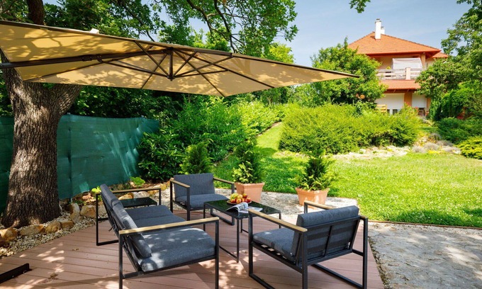 Revfulop Villa | Stunning villa for 6 guests with WIFI, TV, terrace and parking