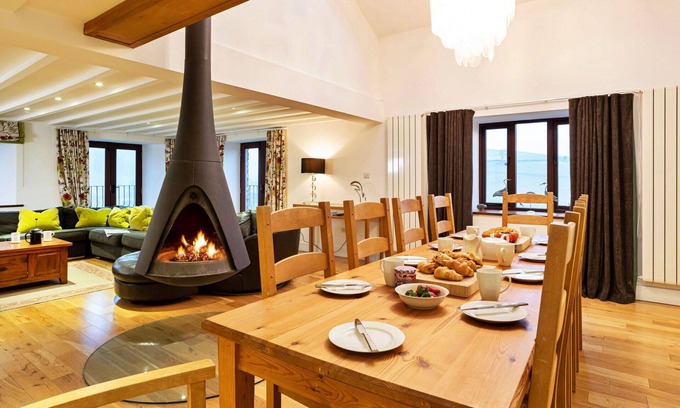 Bretherdale House | Stunning villa for 10 people with WIFI, TV and parking