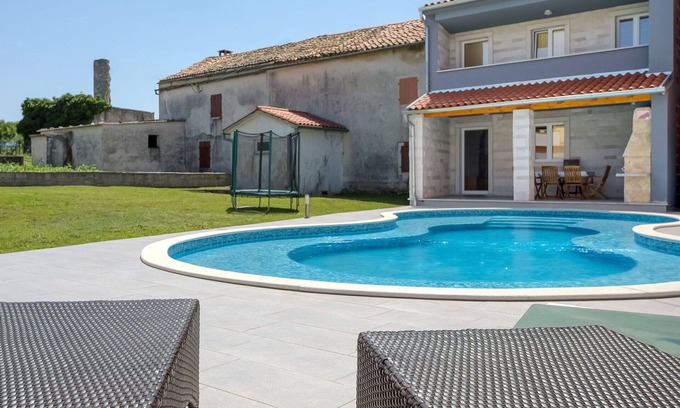 Bratulici House | Stunning villa with private pool, WIFI, A/C, TV, terrace, pets allowed, panoramic view and park.