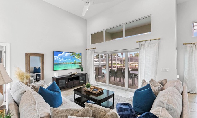Marco Island House | Stunning waterfront home, with HUGE POOL!