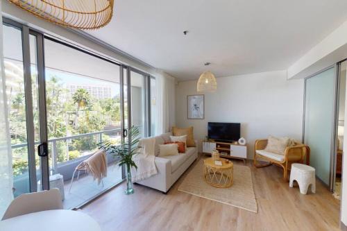 Cairns Central Business District Apartment | Stunning Waterfront Apartment in 5-star Complex