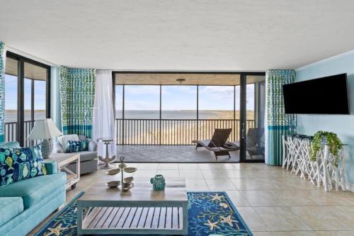 Punta Rassa House | Stunning Waterfront Residence with Panoramic Water Views