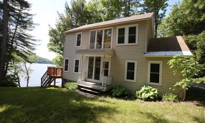 New London Cottage | Stunning waterfront view