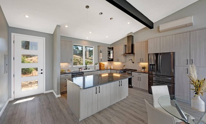 Santa Rosa House | Stunning wine country views, 2 BR 2 BA, sleek modern new home, gourmet kitchenn