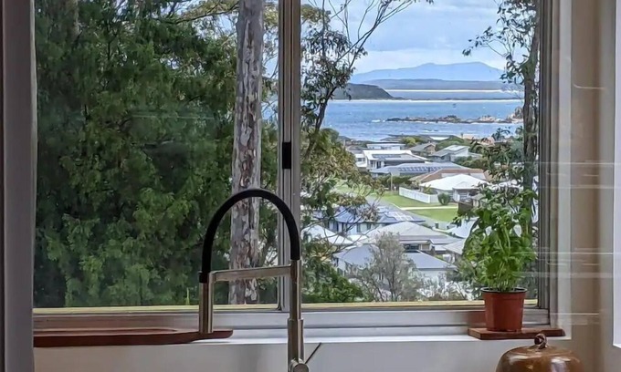 Tomakin House | StunningViews ★SEPERATE STUDIO★Pet Friendly★Aircon