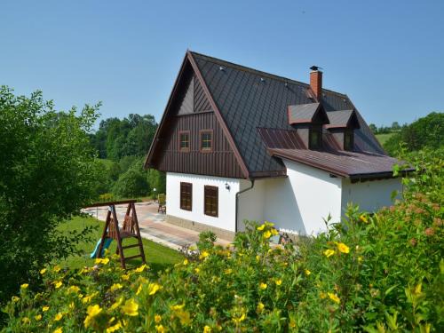 Stupná Villa | Stupná Holiday Home with Garden