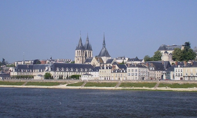 Chitenay Cottage | Stylih Stone Cottage in the Heart of the Grand Chateau Area of the Loire Valley