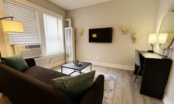 Boystown Apartment | Stylish 1BR in Lakeview Chicago