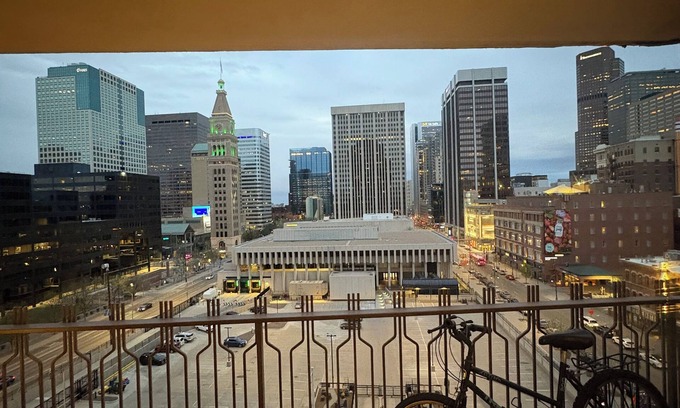 Downtown Denver Condo | Stylish 1BR w/Patio Skyline Views, Pool, Gym & Work/Meeting Amenities