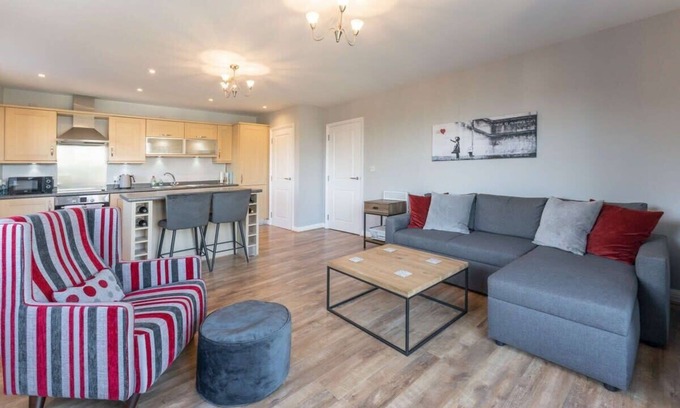 Solihull Apartment | Stylish 2-Bed Flat, 10mins to NEC & Airport Free Parking