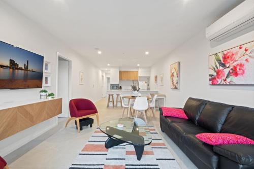 Taylor Apartment | Stylish 2-Bed Townhouse with Balcony
