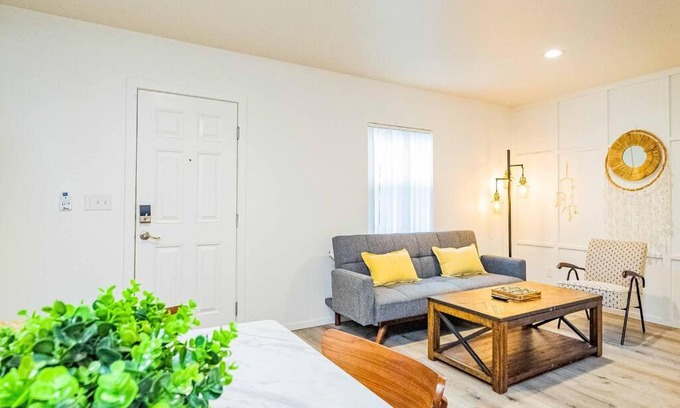 Glendora House | Stylish 2B2B country style house