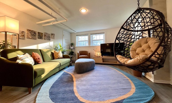 Logan Square Apartment | Stylish 2BR Apt in Irving Park