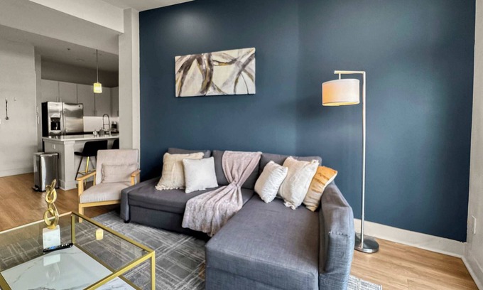 Deep Ellum Apartment | Stylish 2BR Deep Ellum | 7 Beds | Parking Included