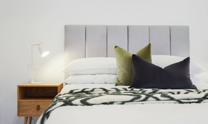 Yarraville House | Stylish 2BR Designer Home Balcony w/City Views Free Parking Fast WiFi Near City & Public Transport Heart of Yarraville