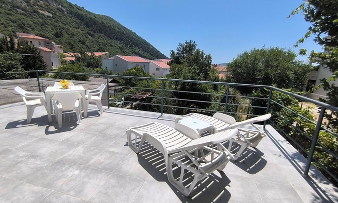 Lazi Apartment | Stylish 2BR flat w/amazing panoramic terrace and parking