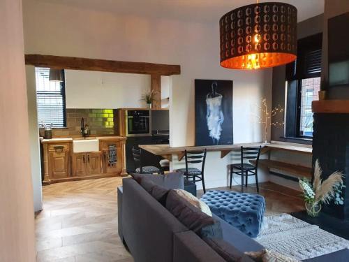 Rochdale House | Stylish 2BR Stay with Hot Tub & Private Garden