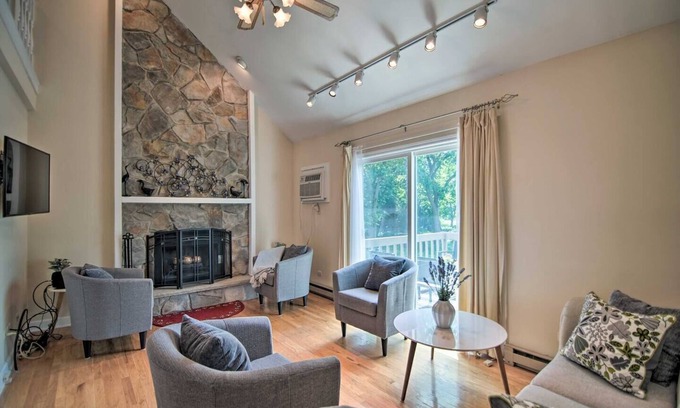 Gurnee House | Stylish 5Bd Home Near Beach & Base