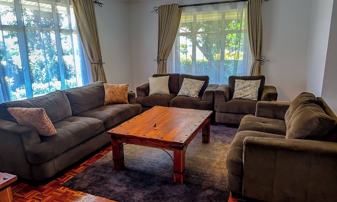 Athi River House | Stylish 5BR Bungalow with Private Pool near JKIA – Greenpark, Athi River