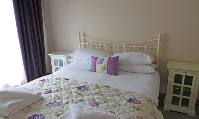 Upwood Ski Chalet | Stylish and chic lodge, perfect for romantic getaways.