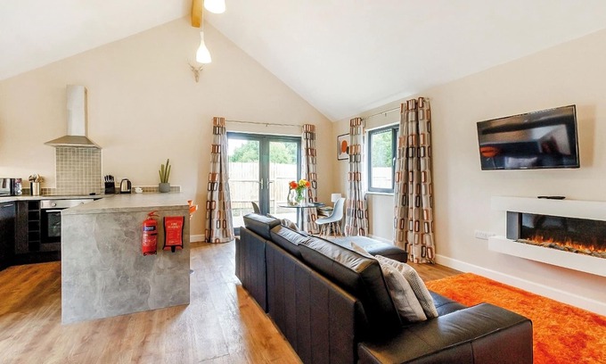 Selby Ski Chalet | Stylish and luxurious open plan lodge with underfloor heating and smart TV.