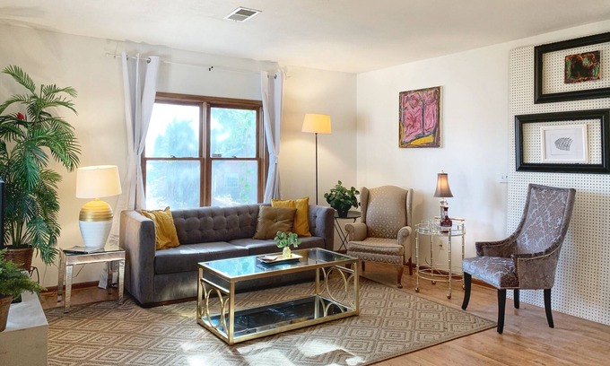 Parkville Apartment | Stylish Apartment in Historic Downtown Parkville