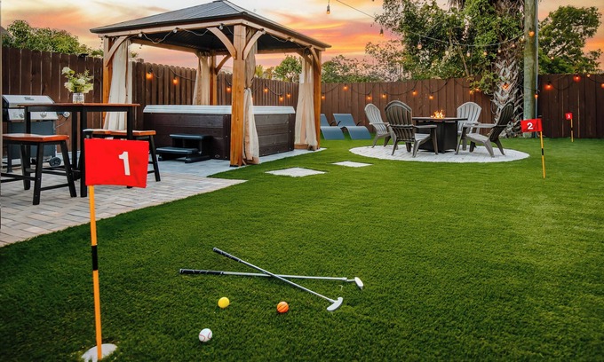 Central Naples House | Stylish Brick Enclave-5 minutes from the Beach