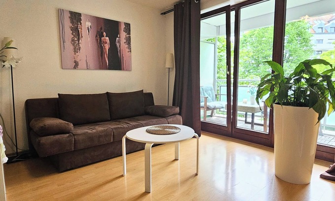 Obergiesing Apartment | Stylish bright apartment, very conveniently. Metro just around the corner. Internet