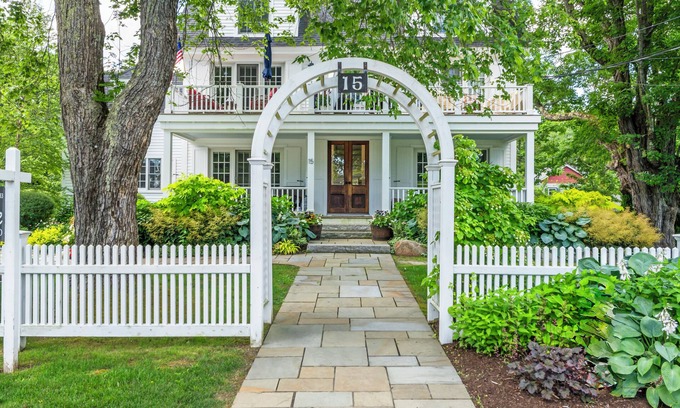 Cape Porpoise Condo | Stylish Cape Porpoise Retreat with Pool
