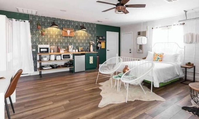 Tempe Apartment | Stylish Casita w/Kitchenette, Workspace & Firepit