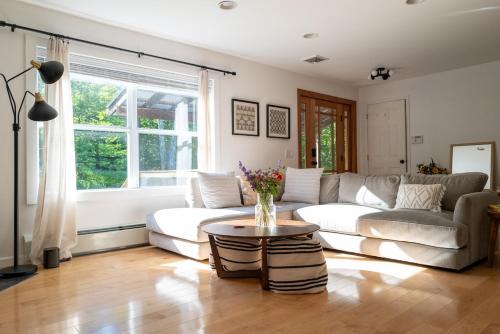 Livingston Manor House | Stylish Catskills Escape Near Town & Trails