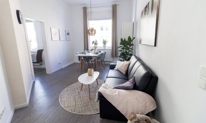 Vahrenwald-List Apartment | Stylish City Apartment at Lister Platz - Central, Quiet, Families-Friendly