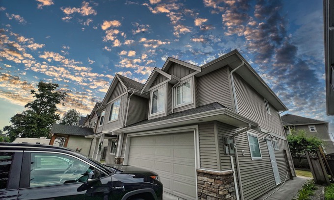 Mission House | Stylish, clean and adorable 2 bedroom suite!
