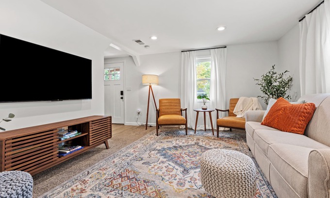 Dry Ridge Cottage | Stylish Comfortable Bluegrass Cottage 7 min to Ark - Fire Pit!