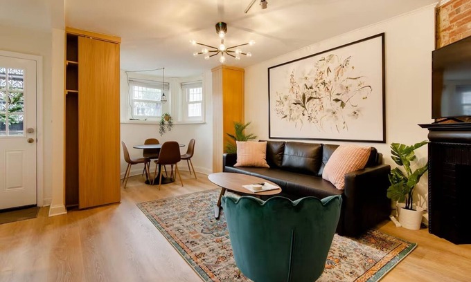 Cardozo Condo | Stylish Condo w/Patio in Historic U St Rowhouse