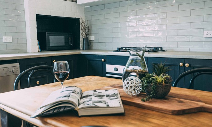 Portland House | Stylish, Cosy 3 bedroom house. Close to beach/shops