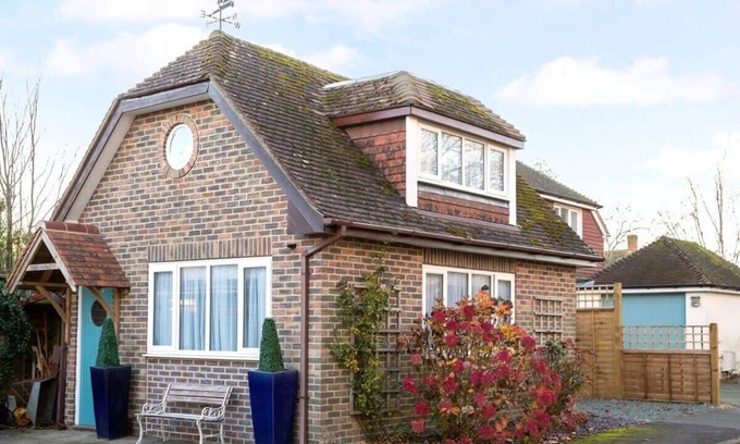 Itchenor House | Stylish & cosy annexe in pretty sailing village