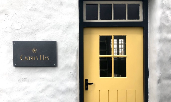 St Davids Cottage | Stylish cosy cottage at the heart of the city