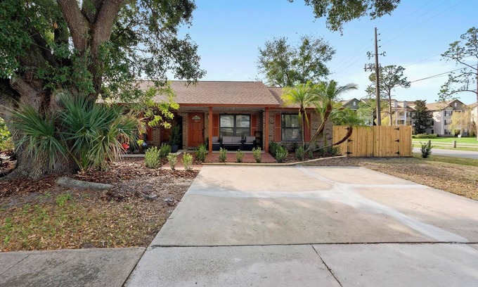Orlando House | Stylish & Cozy King Bed Retreat @ Baldwin Park